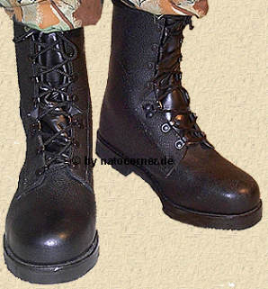 Modell des Bundeswehrstiefel mit Stahlkappe, neue Sohlenkonstruktion unter bew䨲tem Stiefel